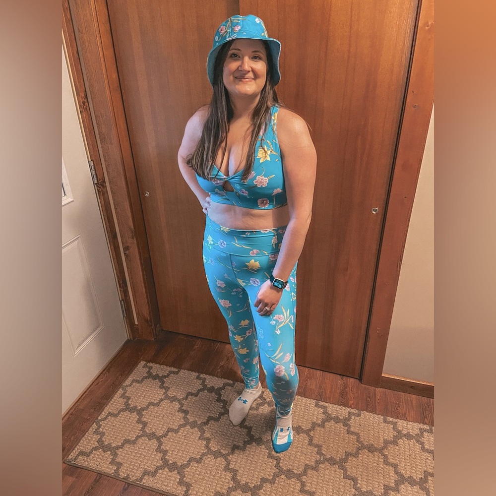 NWT FABLETICS BLUE FLORAL SET W/ BUCKET HAT